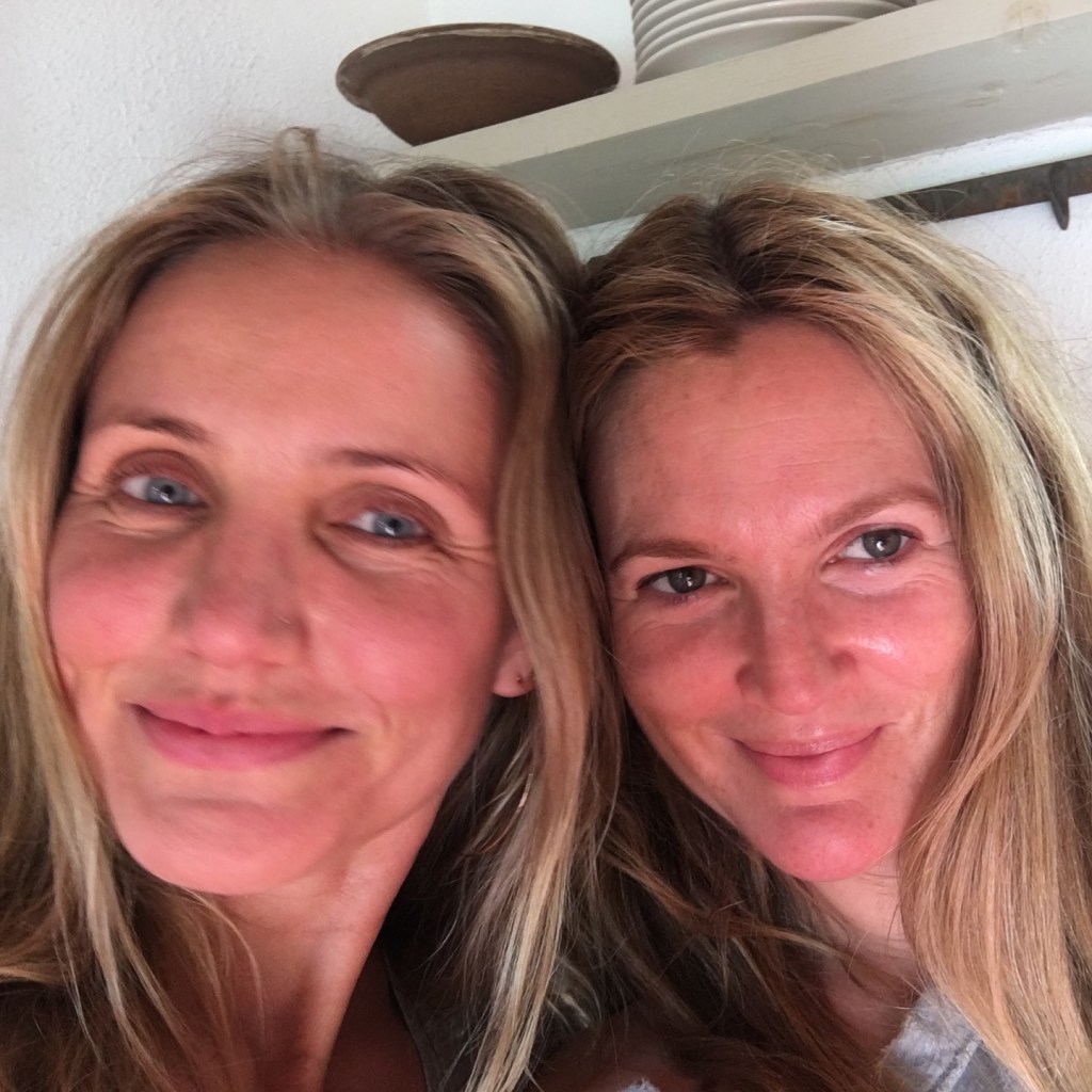 Drew Barrymore and Cameron Diaz catch up.