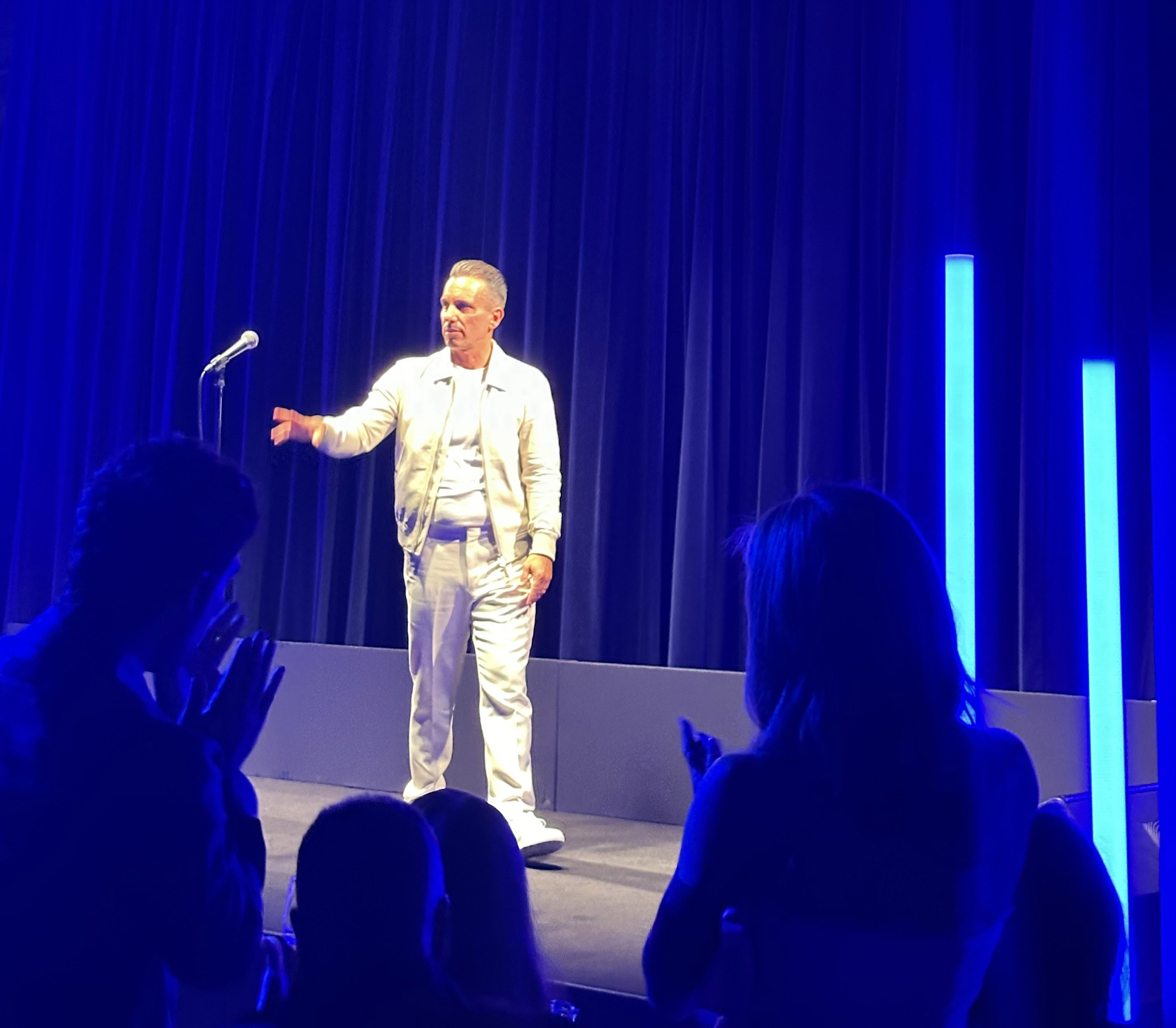 Comedian 