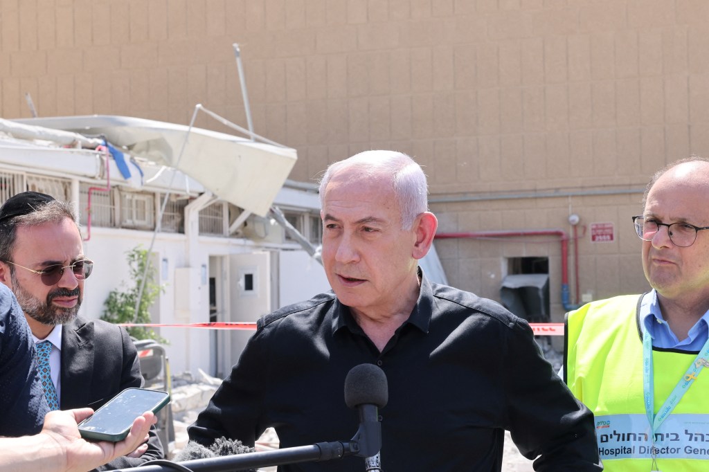 Benjamin Netanyahu speaking at Soroka hospital after a missile attack.