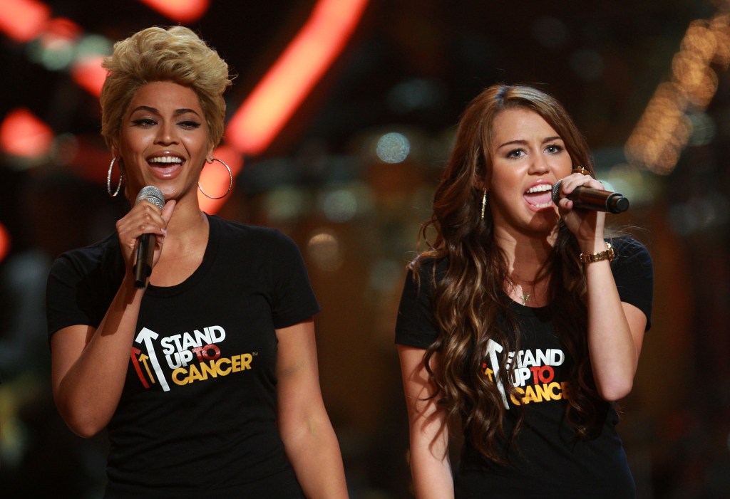 Beyoncé and Miley Cyrus performing at charity concert in 2008