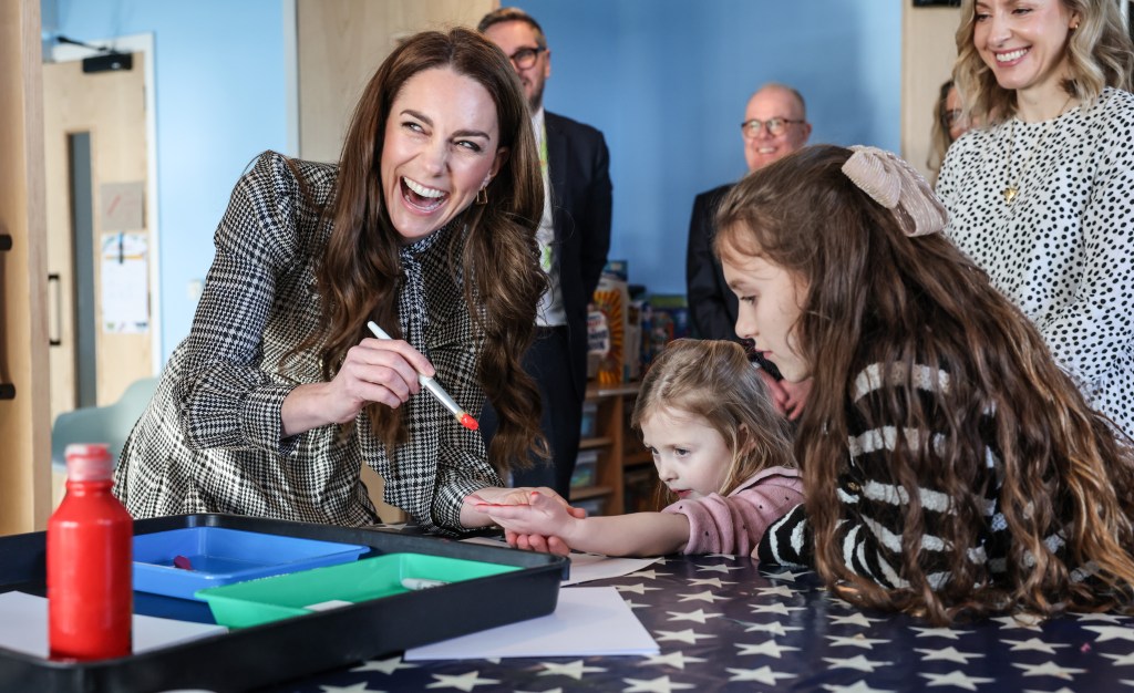 Kate Middleton visiting Tŷ Hafan.