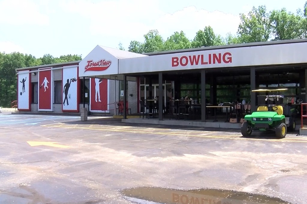 Exterior view of Forest View Bowling alley.