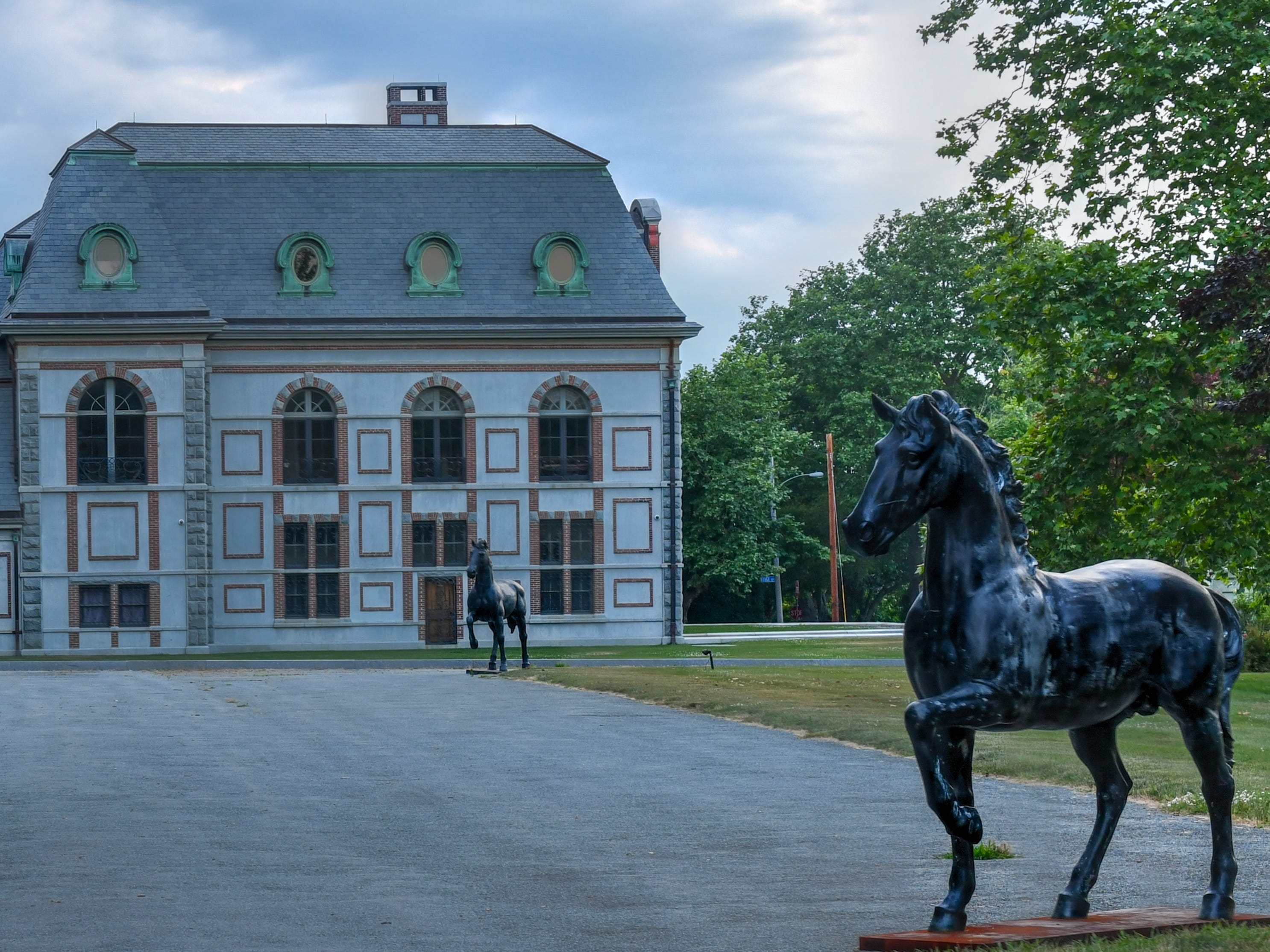 belcourt driveway horses