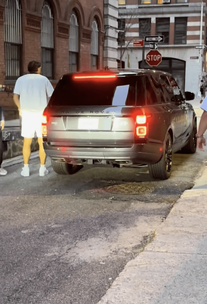Travis Kelce goes to open Taylor Swift's door in NYC.