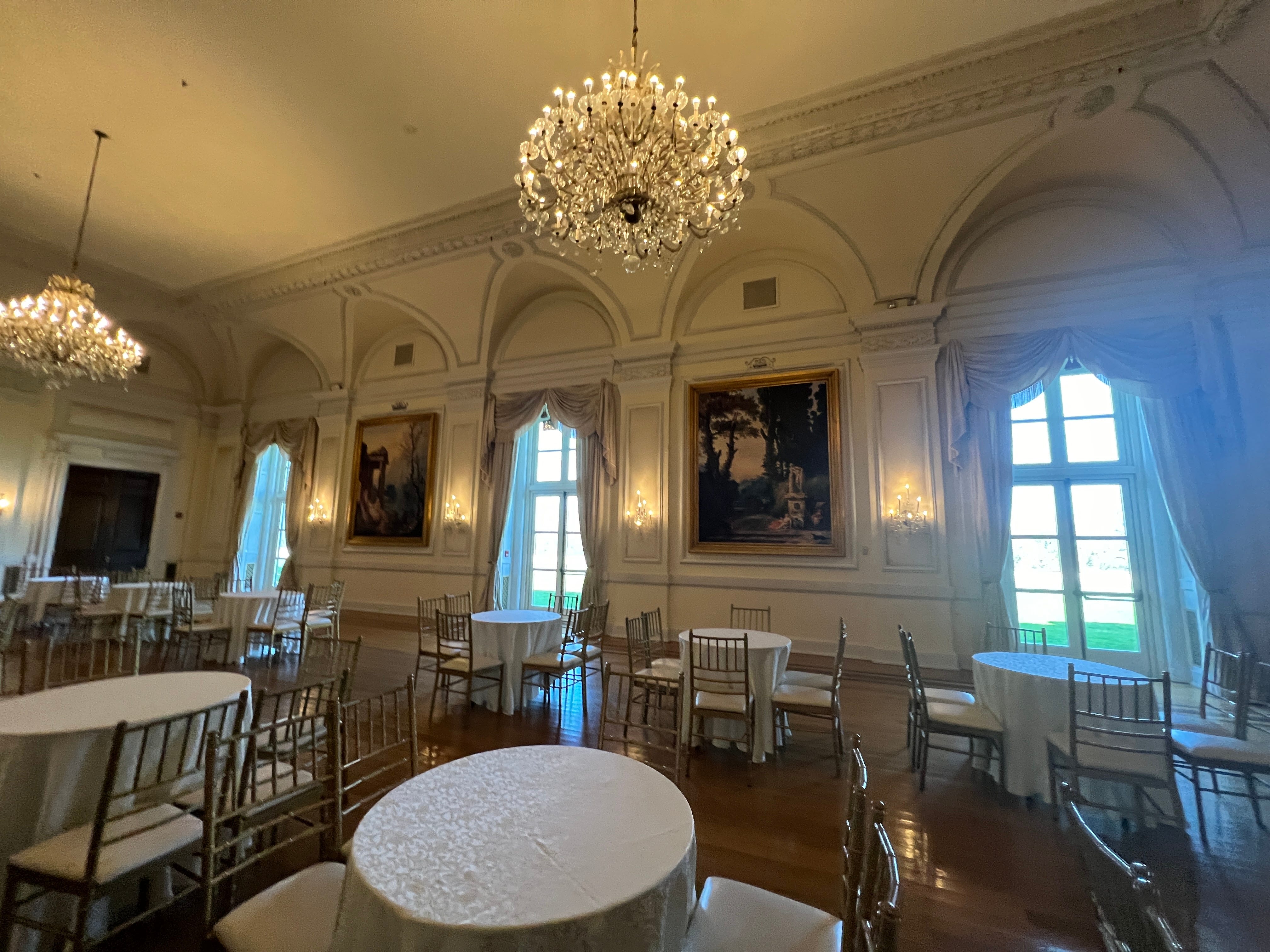 breakfast room