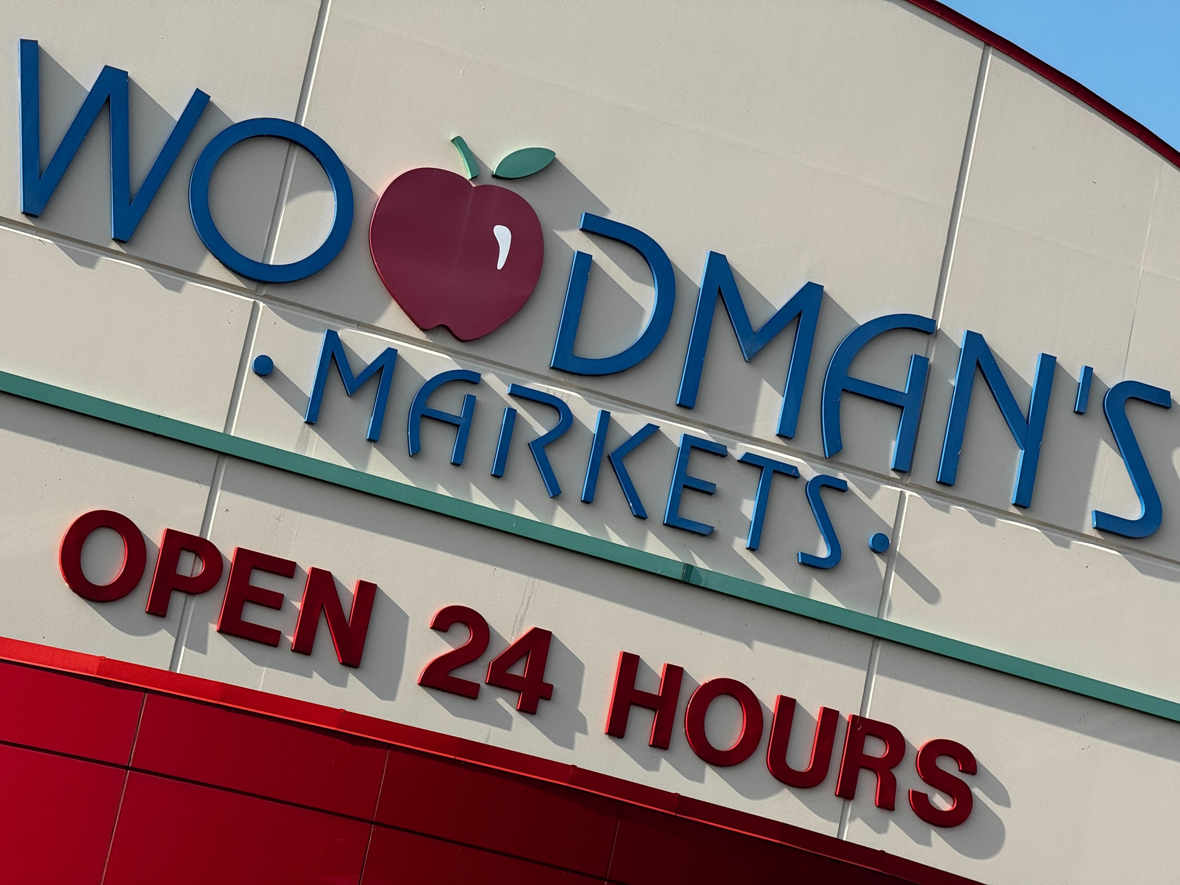 A Woodman's Markets storefront sign.