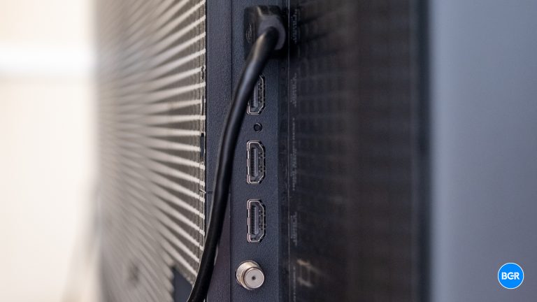 Ports on the Hisense U7QG
