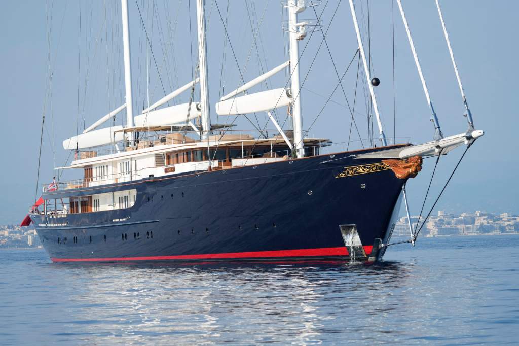Jeff Bezos' yacht, Koru.