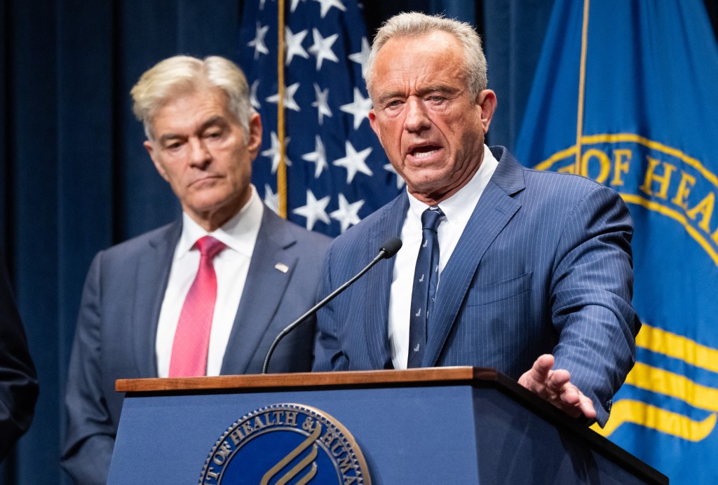 Robert F. Kennedy Jr. and Mehmet Oz at a press conference on health insurance.