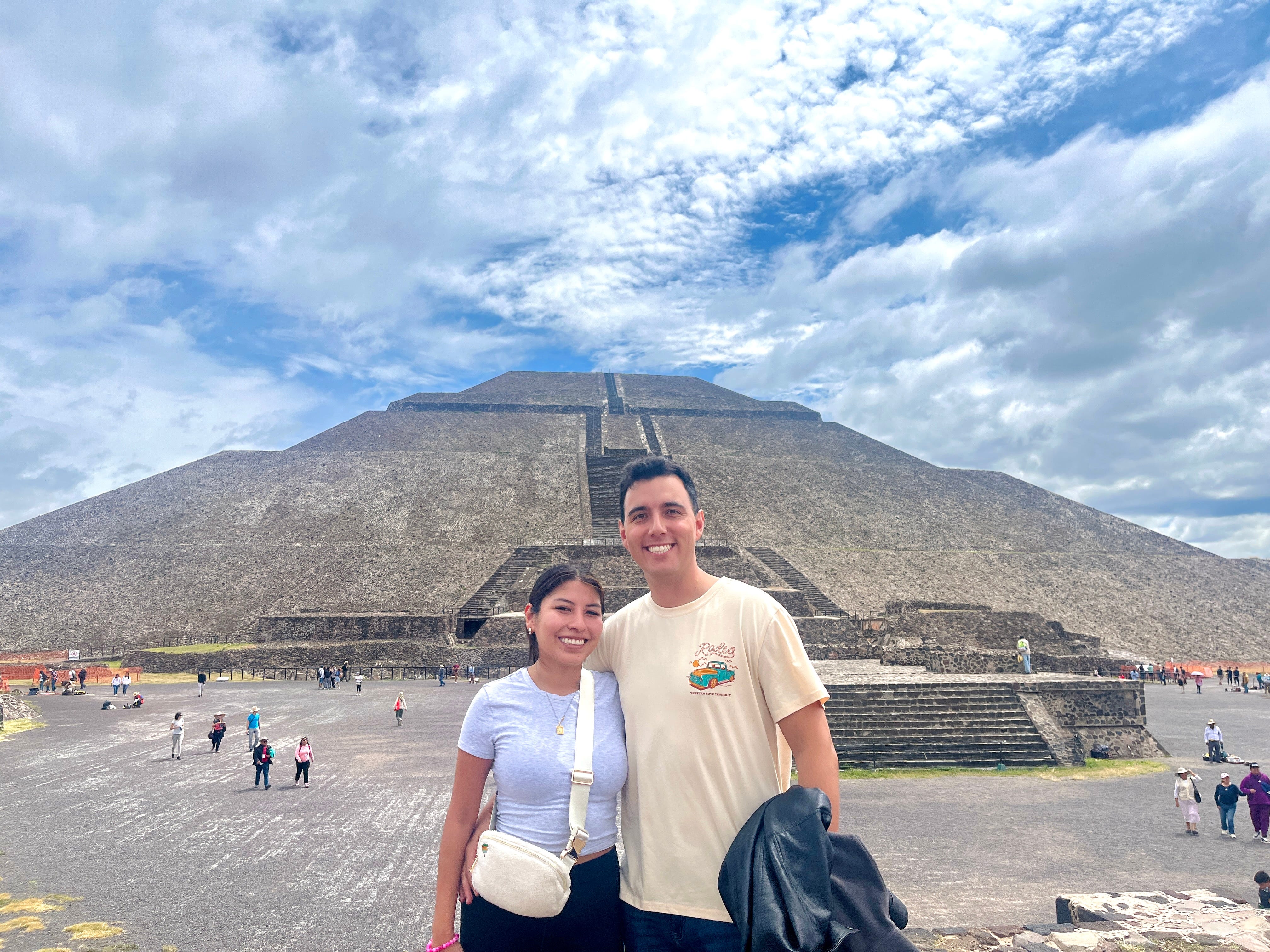 Viviana Vazquez and Xavier Carrillo stand in front of Teotihuacán