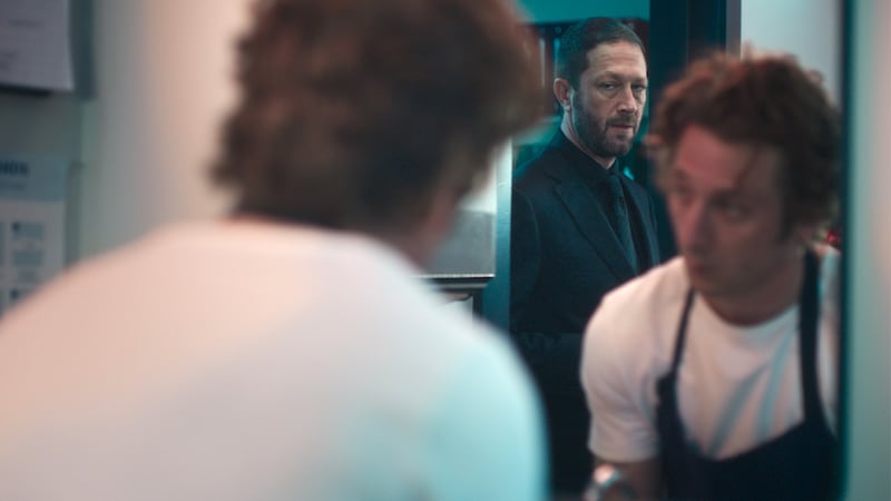 Ebon Moss-Bachrach and Jeremy Allen White in The Bear.