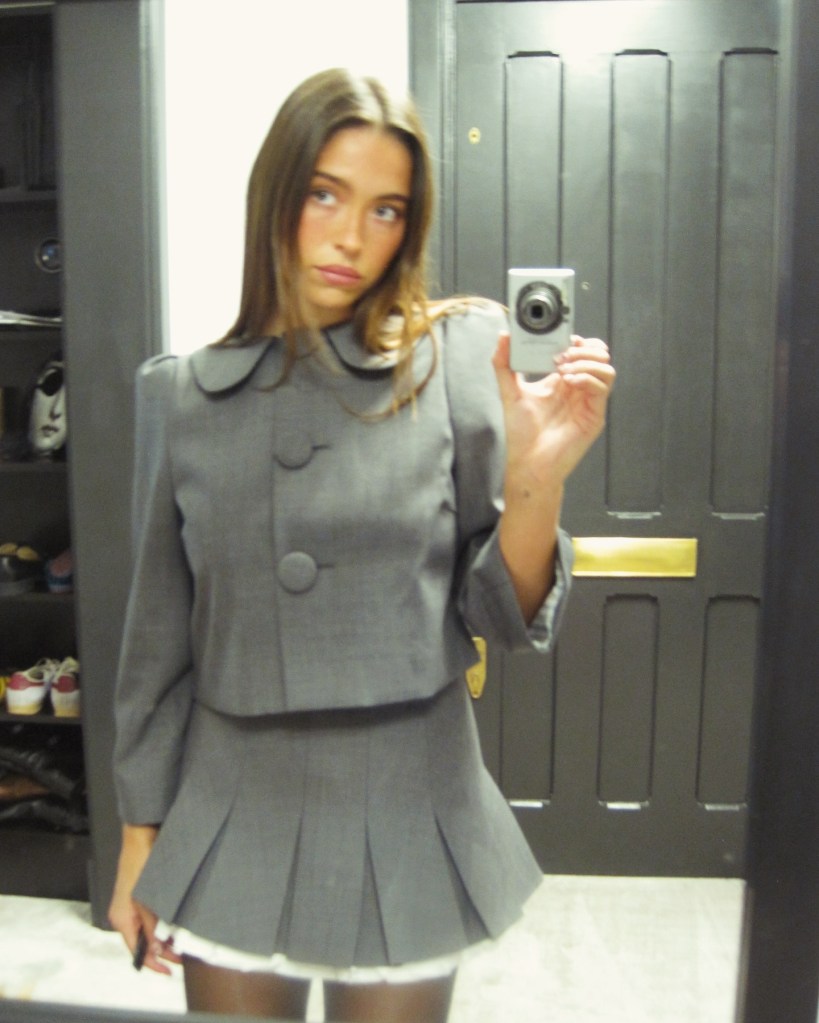 Lola Consuelos taking a mirror selfie
