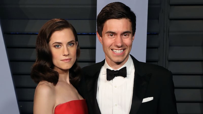 BEVERLY HILLS, CA - MARCH 04: Allison Williams and Ricky Van Veen attend the 2018 Vanity Fair Oscar Party hosted by Radhika Jones at Wallis Annenberg Center for the Performing Arts on March 4, 2018 in Beverly Hills, California. (Photo by Taylor Hill/FilmMagic)