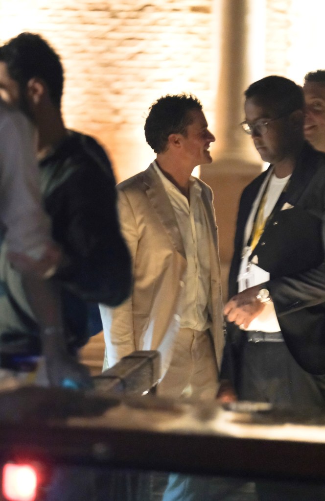 A newly single Orlando Bloom leaves Jeff Bezos and Lauren Sánchez's pre-wedding party with other guests