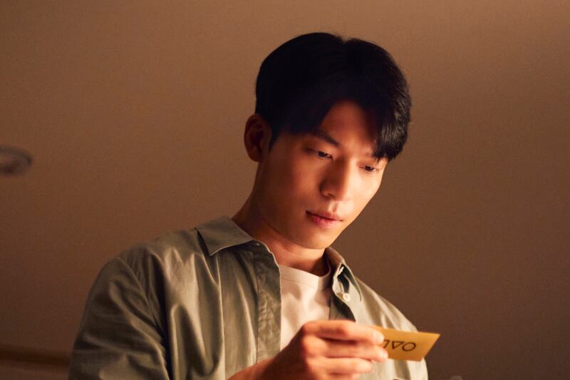 Wi Ha-jun as Hwang Jun-ho.