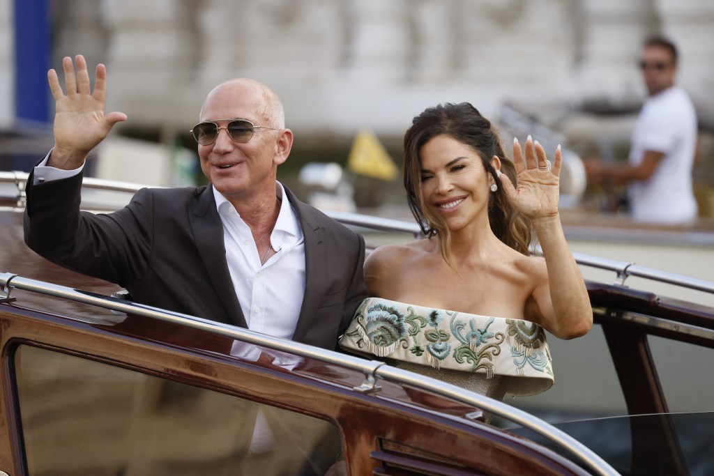 A photo of Jeff Bezos and Lauren Sanchez