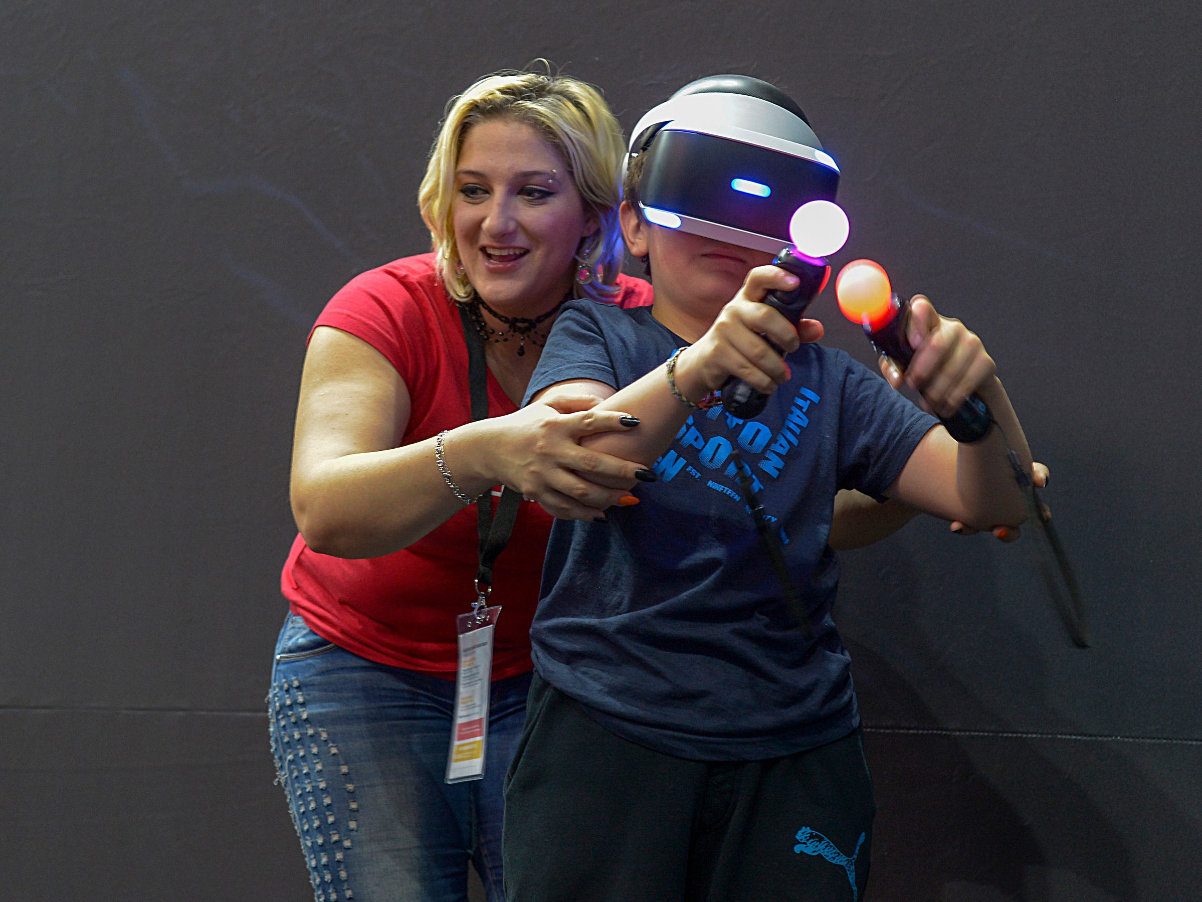 kid playing virtual reality video games