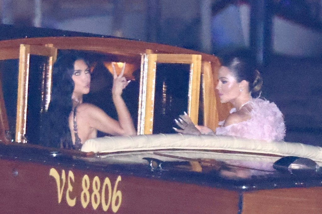 Kim Kardashian and Khloe Kardashian