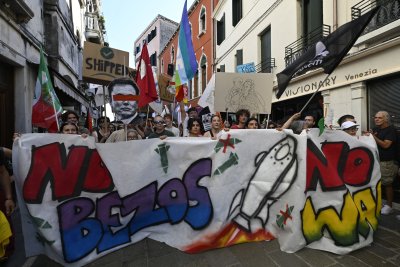Bezos protest