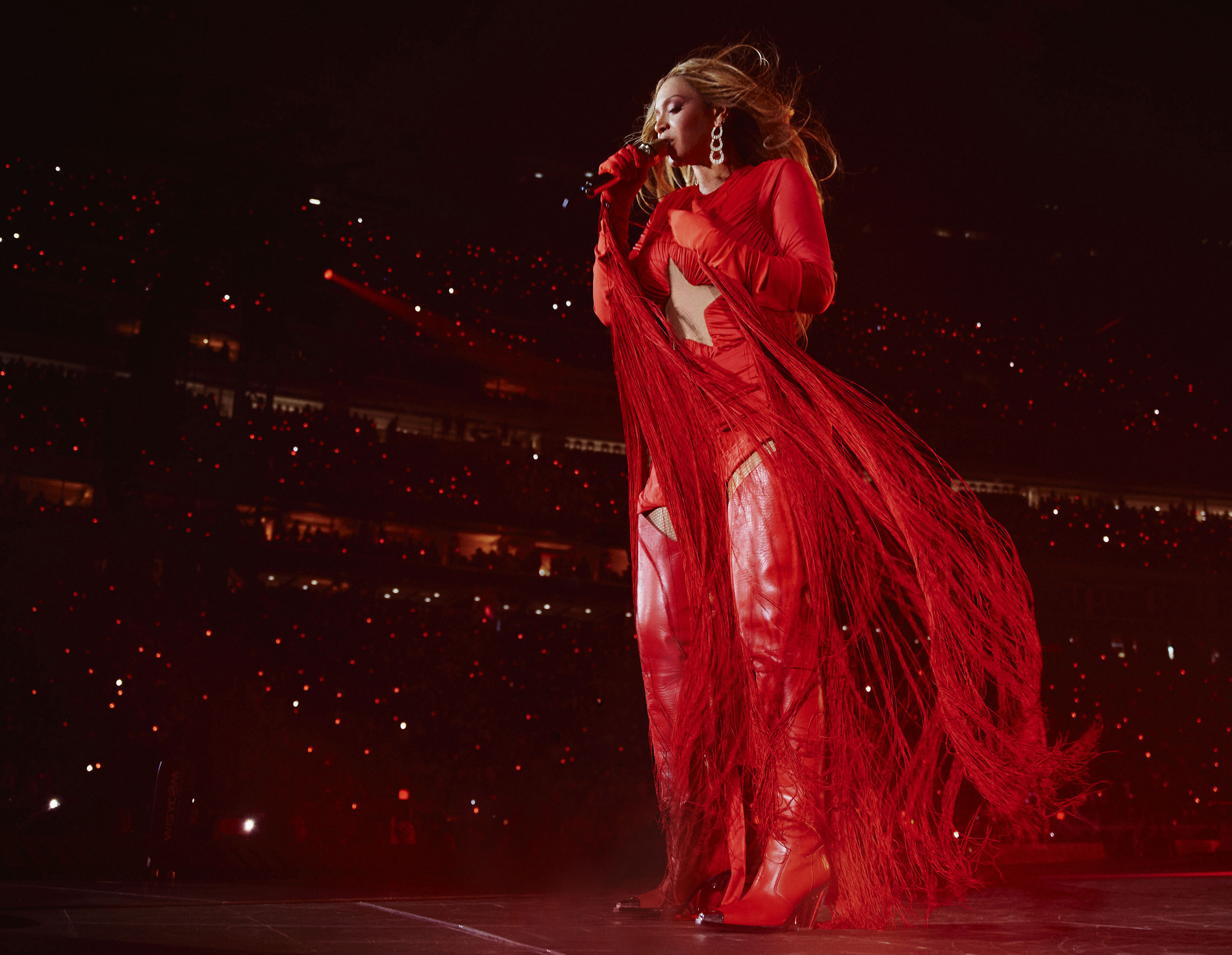 Beyoncé performing in Houston