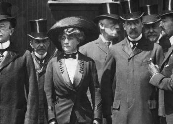 Mansions, parties, and fine dining: Vintage photos show how America’s wealthiest business tycoons lived it up during the Gilded Age