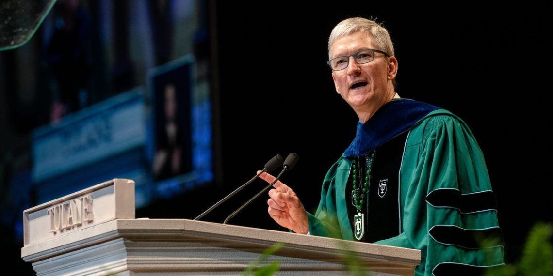 23 valuable pieces of advice from graduation speeches throughout history