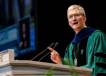 23 valuable pieces of advice from graduation speeches throughout history