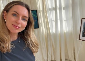 I quit my high-paying product management job to become a full-time artist. My tech skills have helped my business soar.