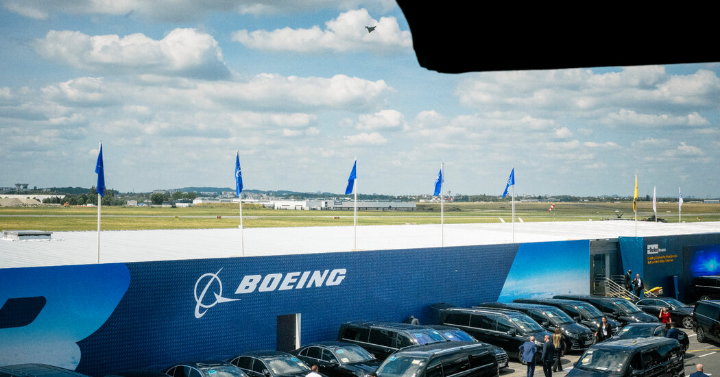 Boeing Keeps Low Profile at Paris Air Show as Airbus Announces Deals ...
