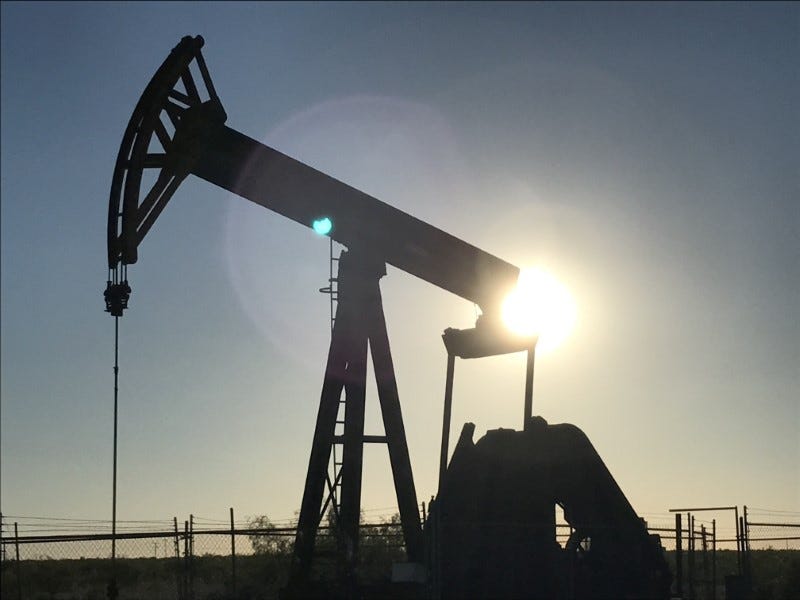 An oil rig drilling a well at sunrise, owned by Parsley Energy Inc. near Midland, Texas, U.S., May 3, 2017. Picture taken May 3, 2017. REUTERS/Ernest Scheyder