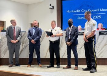 Huntsville investigator honored for saving officer involved in fiery crash