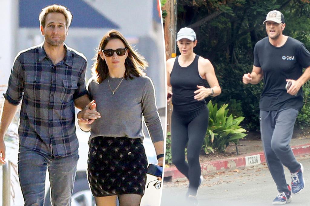 Jennifer Garner passionately kisses boyfriend John Miller in rare PDA moment