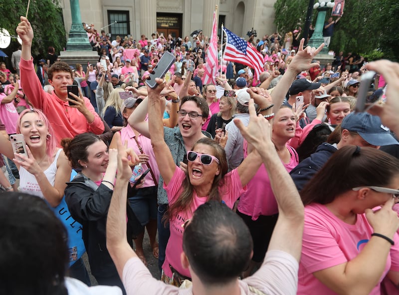 Supporters of Karen Read.