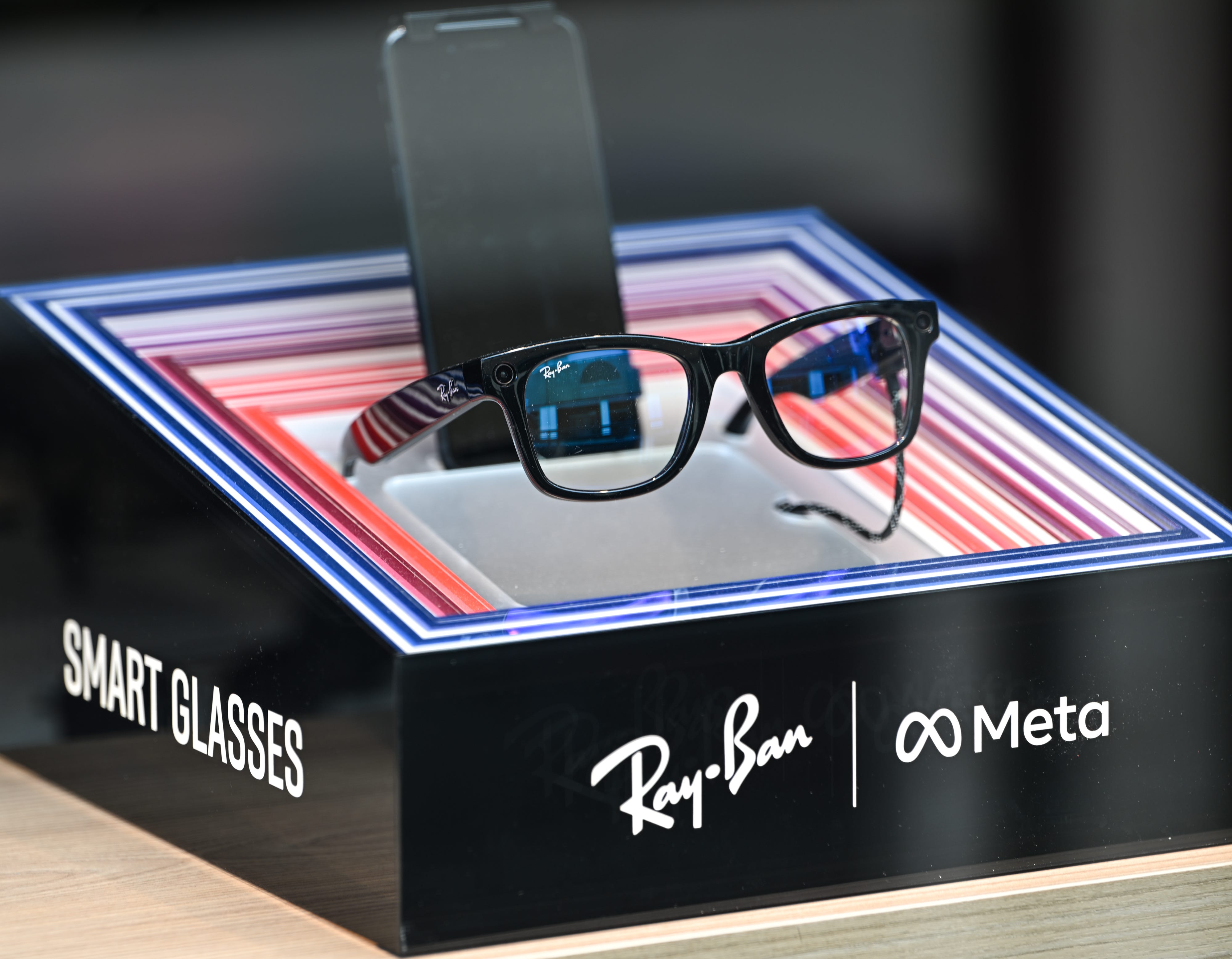 A display featuring Ray-Ban Meta Smart Glasses.