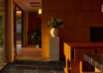 Mid-Century Meets Modern Refinement in Ome Dezin’s CM G1 House Renovation