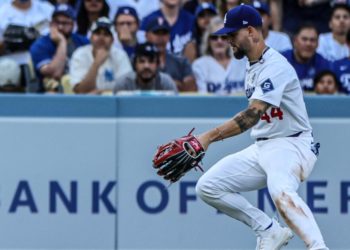 Plaschke: Missed chance to sweep Yankees leaves Dodgers in a precarious spot
