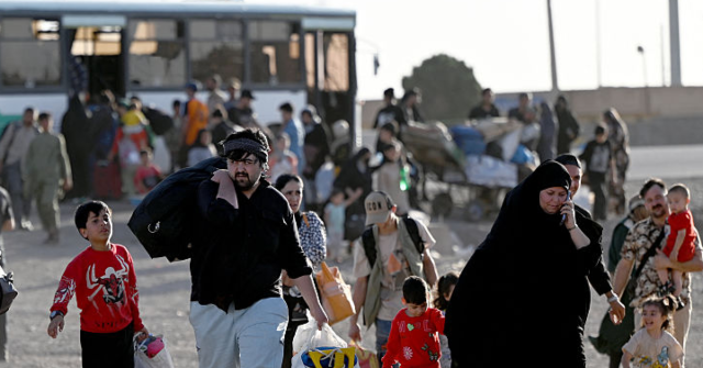 Report: Iranian Official Says Tehran Deporting 8,000 Afghans a Day