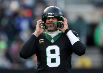 Report: Jets Dealt With Drama Between Aaron Rodgers and Teammate