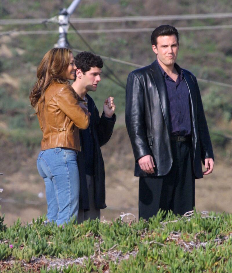 Actor Ben Affleck (R) and singer/actress Jennifer Lopez film a scene for their upcoming movie, "Gigli"