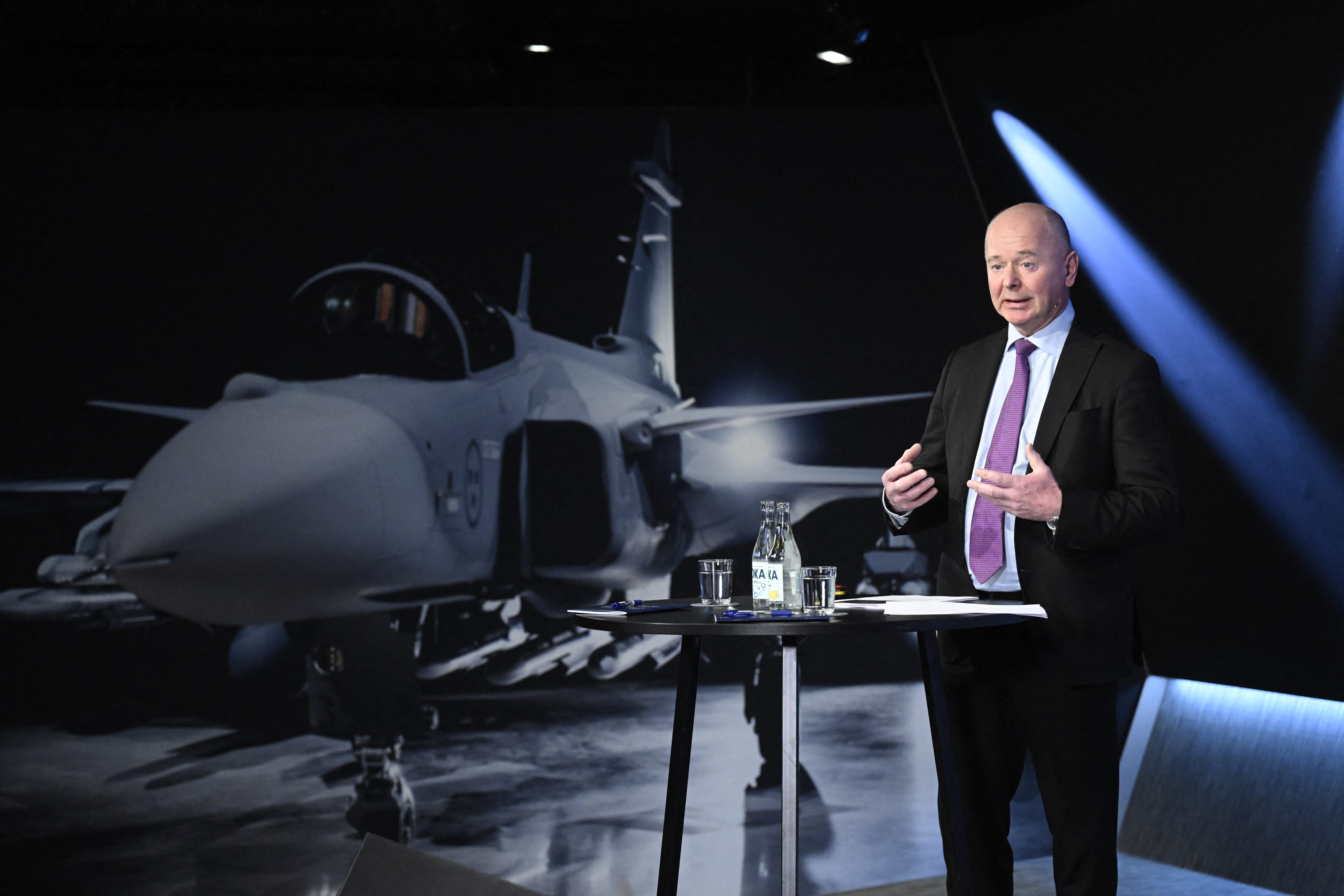 Micael Johansson speaks at a presentation of Saab's financial results.