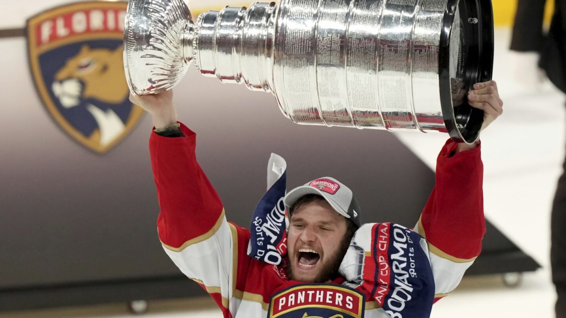 Surprise! NHL, with the help of kids, gives Barkov the Selke and King Clancy awards
