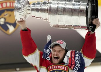 Surprise! NHL, with the help of kids, gives Barkov the Selke and King Clancy awards