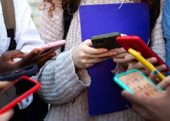 Texas governor signs new law requiring Apple and Google to verify all app store users’ ages