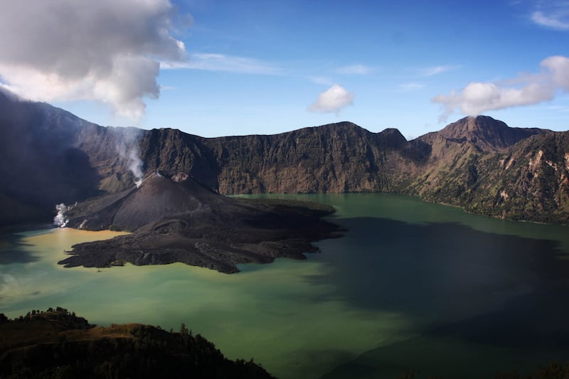 Mount Rinjani during an eruption on May 19, 2009. Juliana Marins was hiking when she slipped and fell over 1,000 feet into the active volcano.