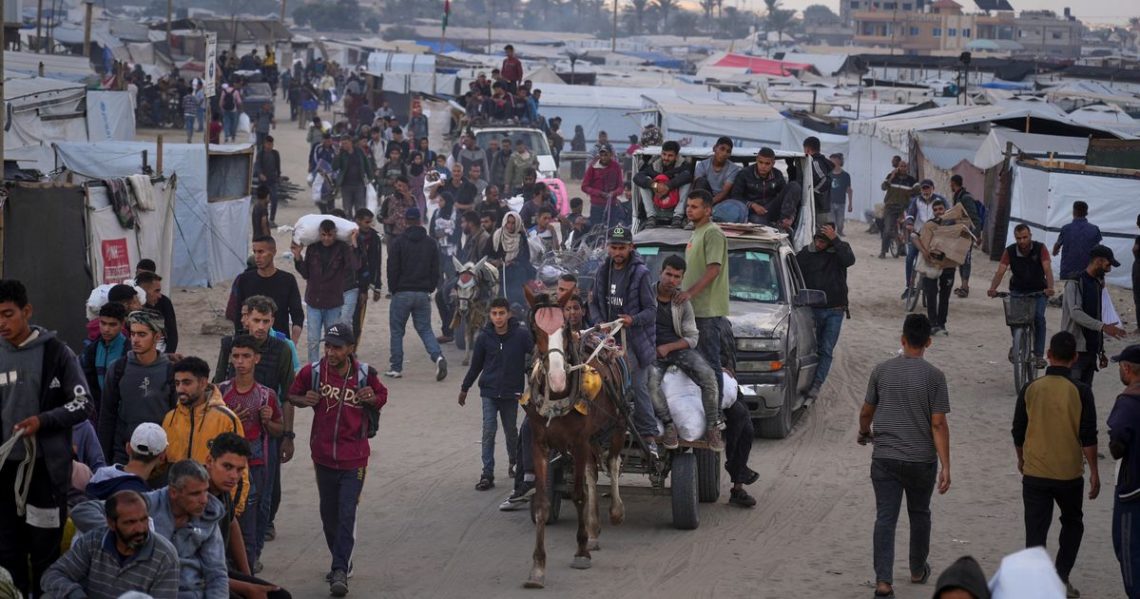 US- and Israeli-backed group pauses food delivery in Gaza after deadly shootings