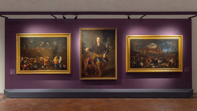 Visitor damages Uffizi painting while posing for photo