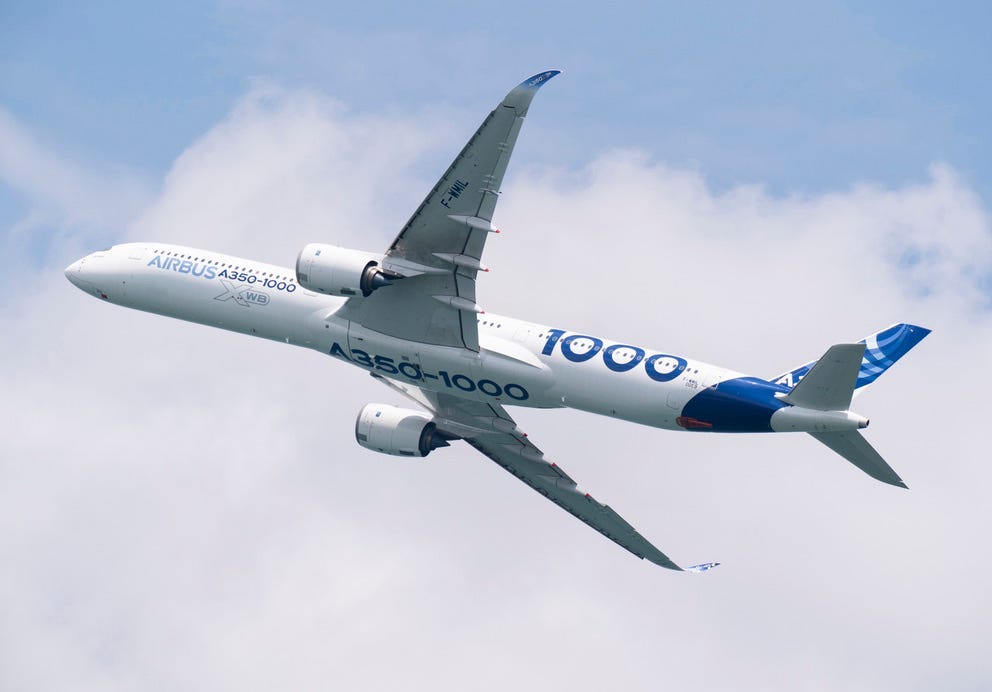 Airbus A350-1000.