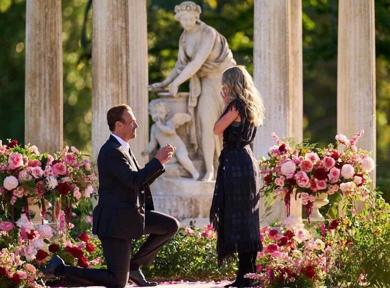 Jason Segel proposes to Kayla Radomski