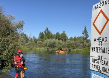 1 dead, 2 missing after group goes over waterfall in Oregon