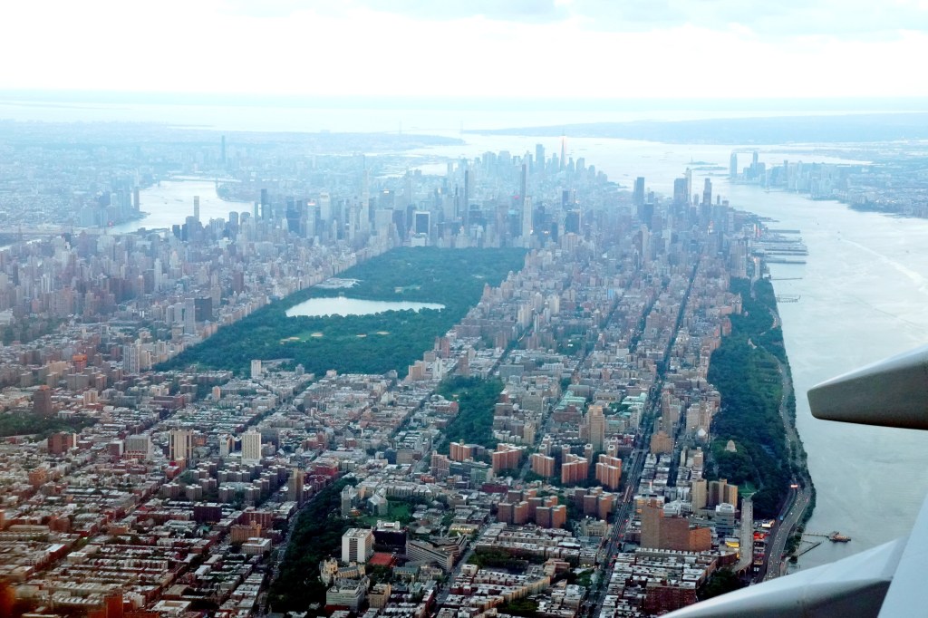 Aerial view of Manhattan, including Central Park.